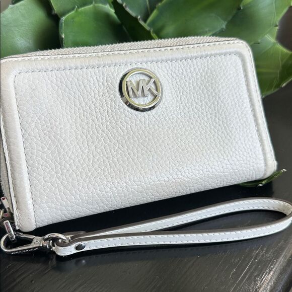 Michael Kors Pebbled Leather Wristlet Wallet Clutch, Zip Around, White - Picture 2 of 8